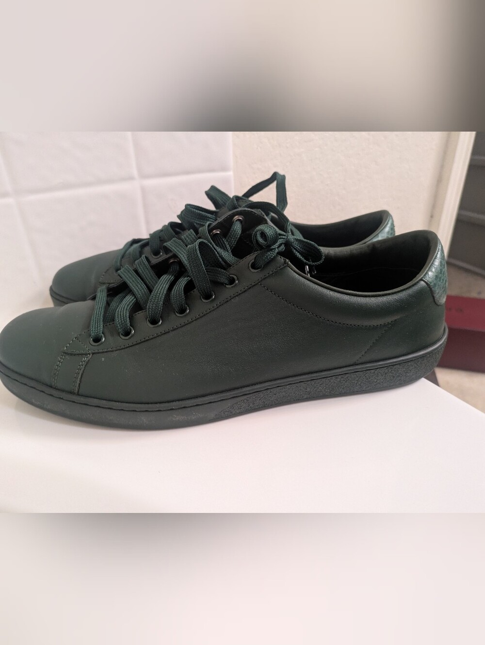 Gucci Men’s Dark Green Leather Low-Top Sneakers